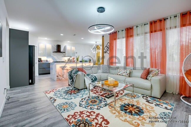 Photo - 1313-1173 173 Pl SE