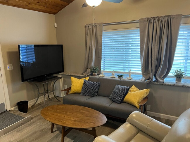 Building Photo - 5003 Whitney Ave