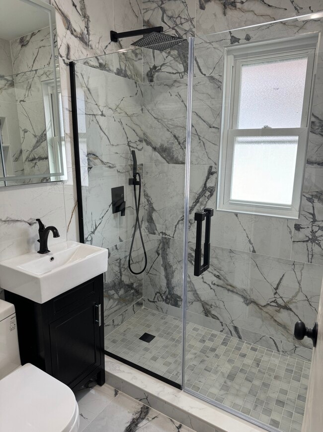 Building Photo - 14 Hazelwood St Unit #3