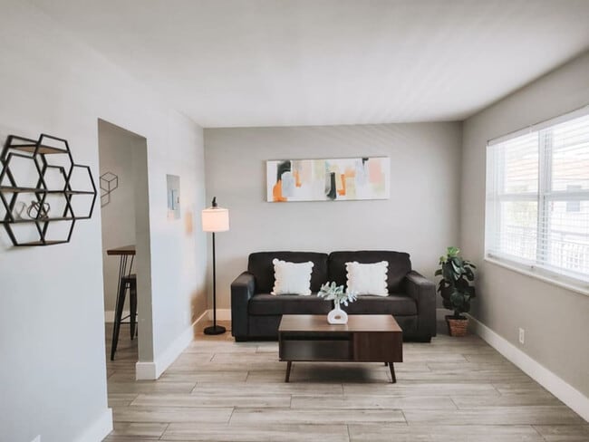 Building Photo - 50 Davie Blvd