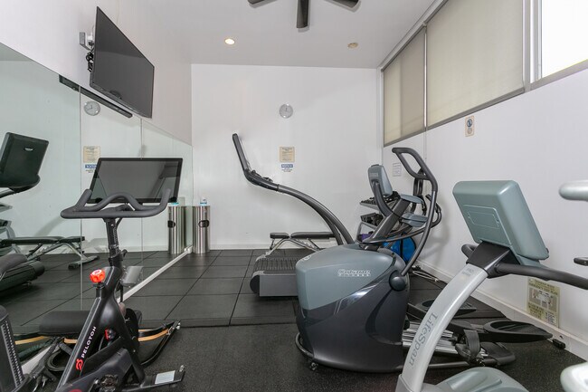 Photo - 999 N Doheny Dr Unidad 402