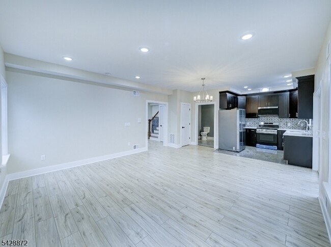Photo - 8 Travers Ave