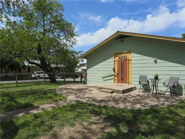 Photo - 5200 Avenue F