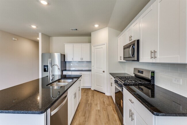 Building Photo - 513 Tidal Dr