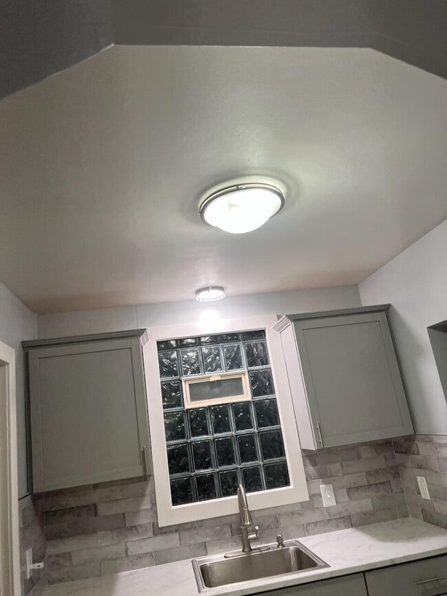 Photo - 18224 Warwick St