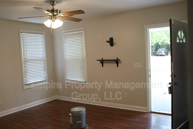 Photo - 2728 Kingswood Dr