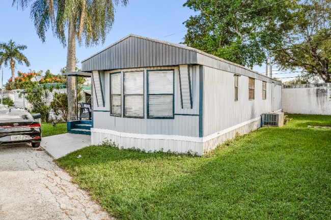 Building Photo - 4732 SW 46th Ln