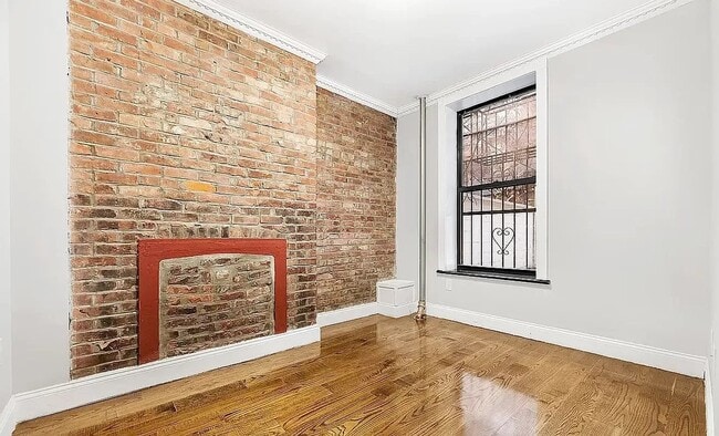 Photo - 127 E 7th St Unit 1B