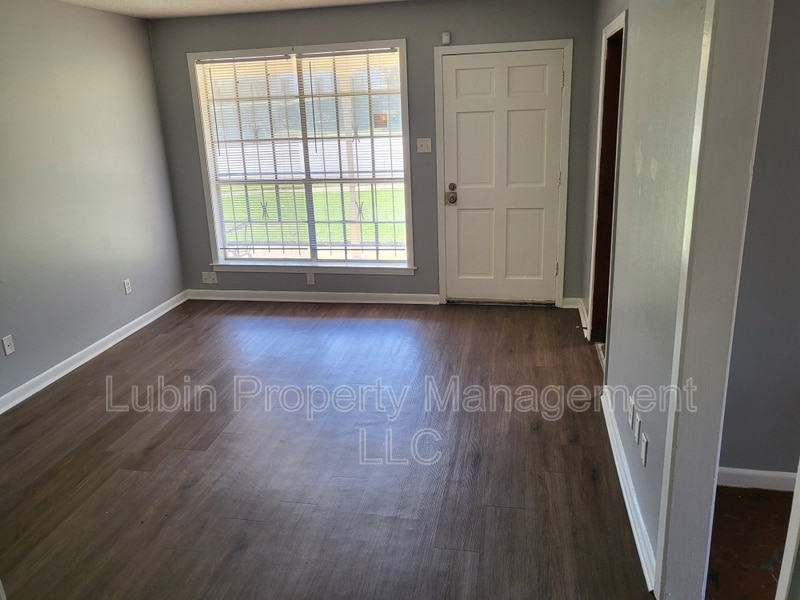 Photo - 3392 Barron Ave