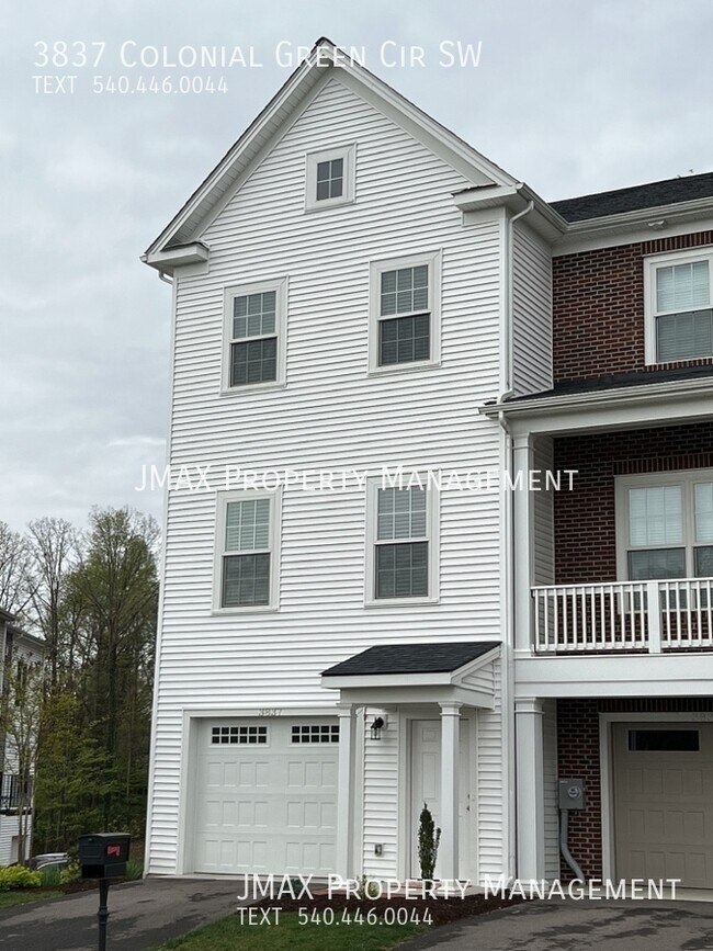 Luxury Living at Roanokes Colonial Green! Townhome Townhome Rental in