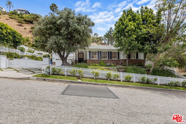 Photo - 1462 Rising Glen Rd Casa