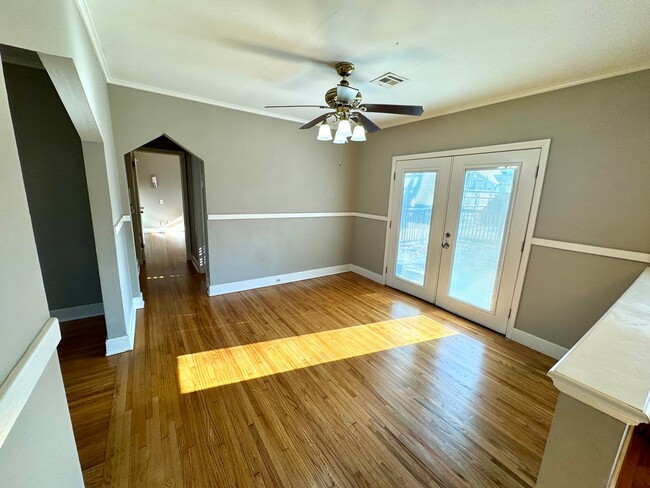 Photo - Charming and Remodeled 2 bedroom, 1 Bath within walking distance to everything on Brookside!