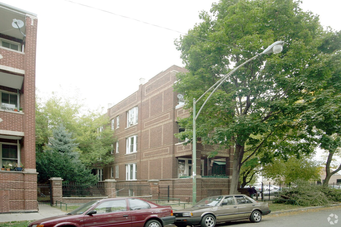 24282430 W Walton St Apartments Chicago, IL