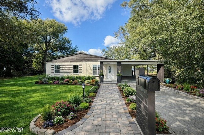 Photo - 1305 Flower Dr