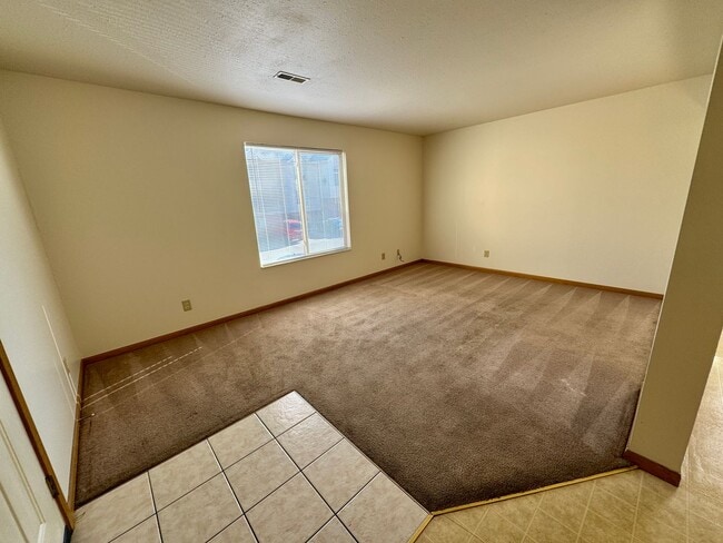 Photo - Lakeland Villa Apartments