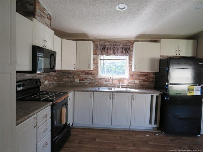 Photo - 1649 Britania Rd