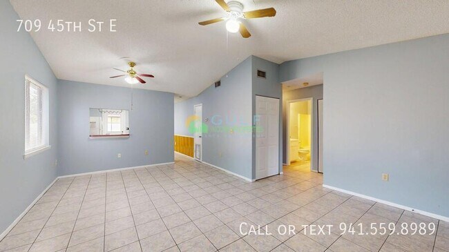 Photo - 709 45th St E