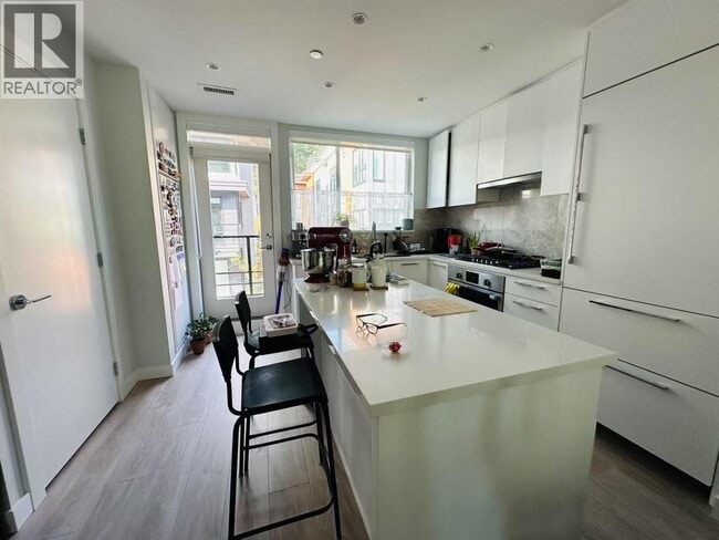Photo - 2728 Acadia Rd