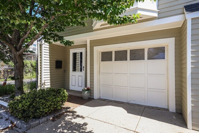 Photo - 154 W 3rd St