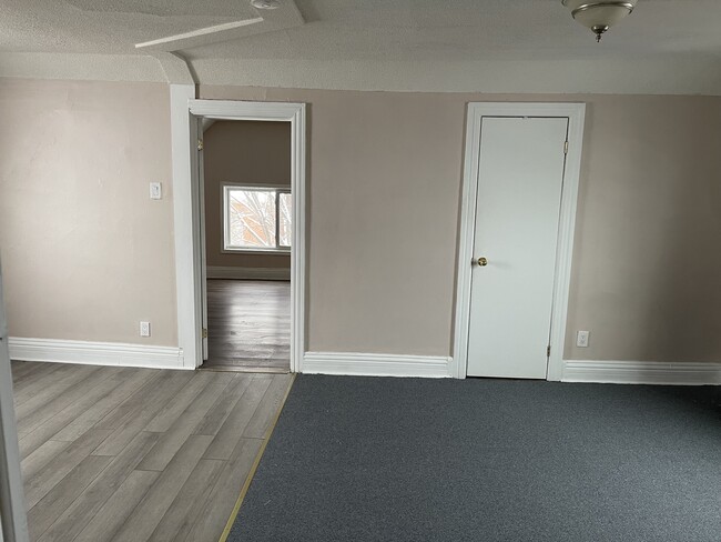 Photo - 45 Ontario Av Unit 2-Bed