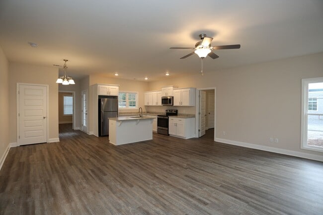 Photo - 4 Bedroom Brick House Available TODAY!