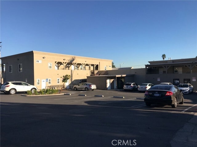 Building Photo - 1349 N Altadena Dr Unit B