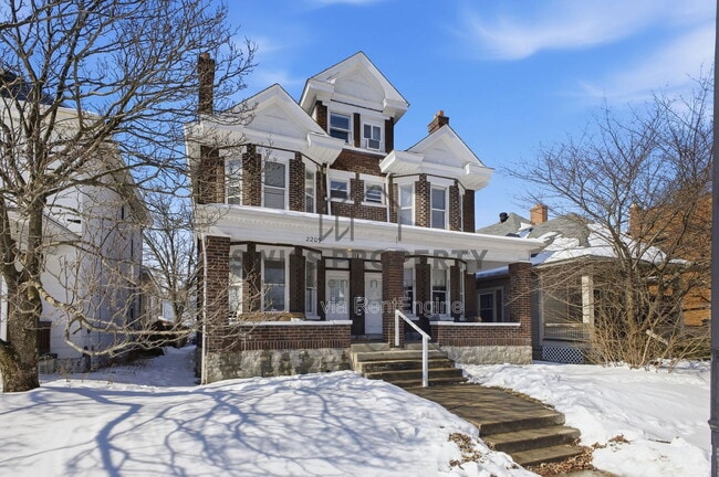 Photo - 2209 Summit St