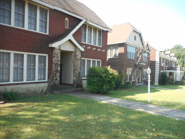 Photo - 1855 Poplar Ave Unit 4