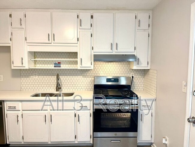 Photo - 295 Rogers St