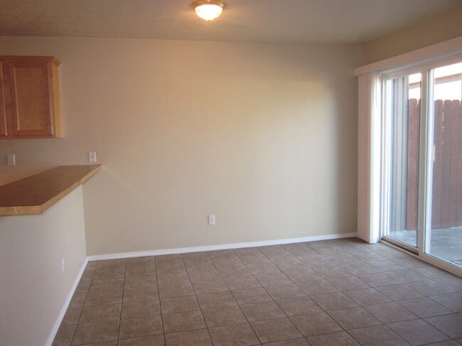 Photo - 3 Bedroom / 2.5 Bathroom Townhouse in SW Redmond's Reindeer Heights
