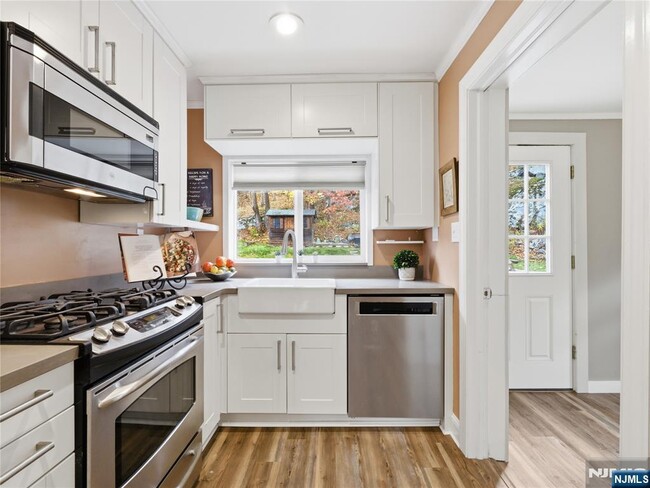 Photo - 1 Mountain Ave