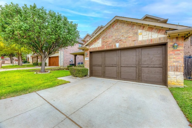Photo - 2409 Creek Villas Dr