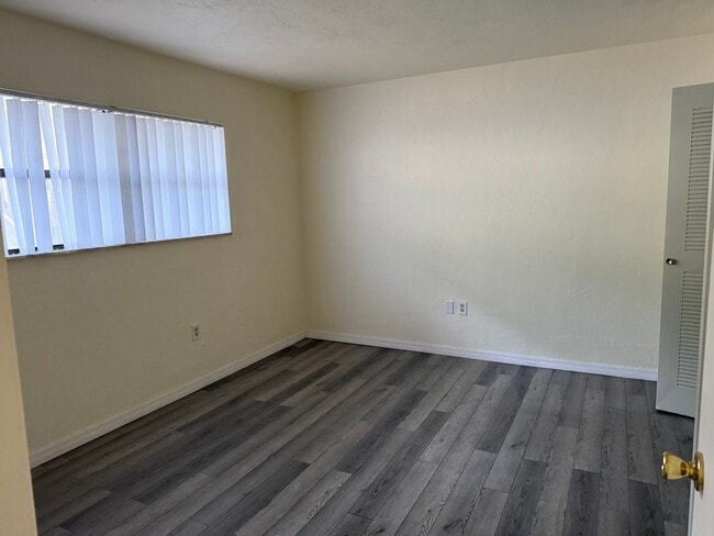 Photo - * MOVE IN SPECIAL * 1/2 OFF 2ND MONTH'S RENT!! Spacious 1,226 SF Unit - 2 bd / 2 ba near UF - Bra...