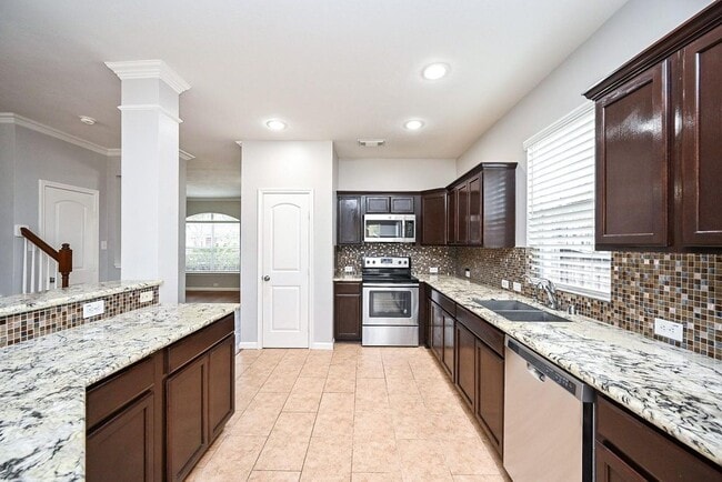 7427 Chathan Glen Ln