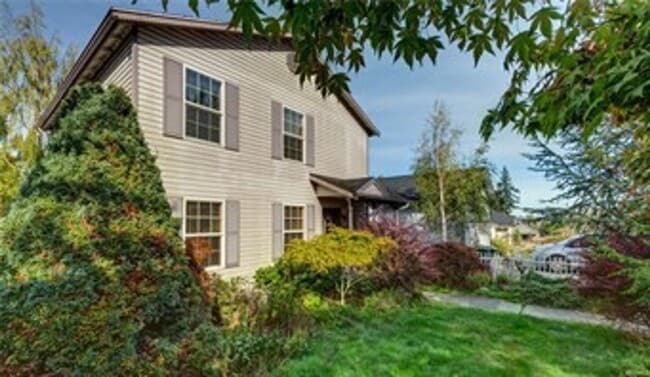 Building Photo - PRELEASING: 4 bdrm/1.5 bath house near WWU Park-N-Ride