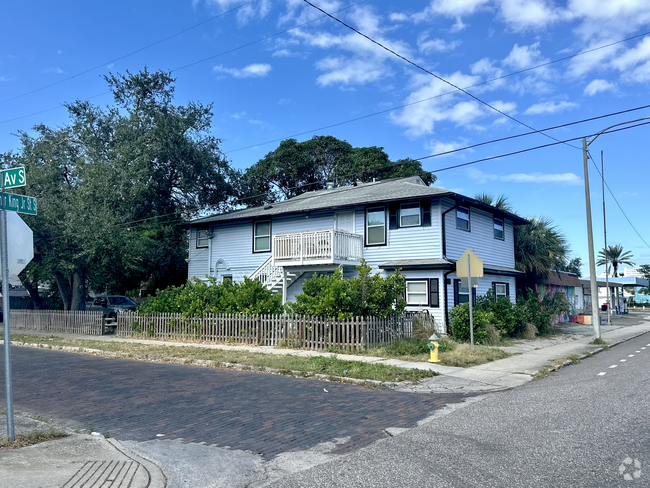 Building Photo - 999 Dr Martin Luther King Jr St S Unit 1 Rental