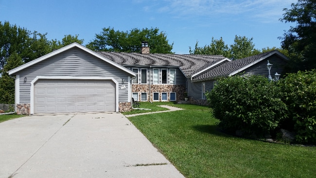 Photo - N111W16452-W16452 Esquire Ct