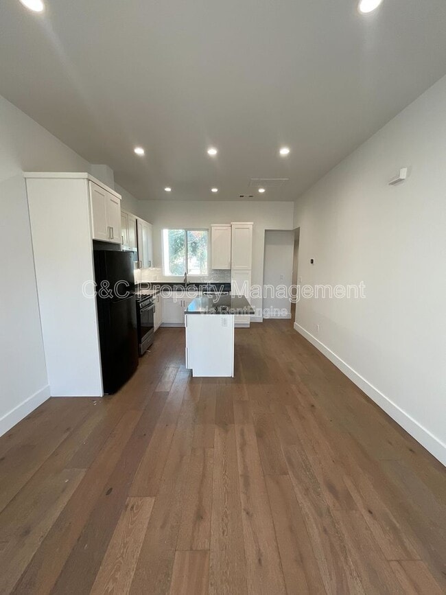Photo - 182 Los Olivos Ave