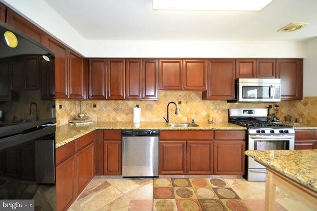 Photo - 115 Farrington Ct