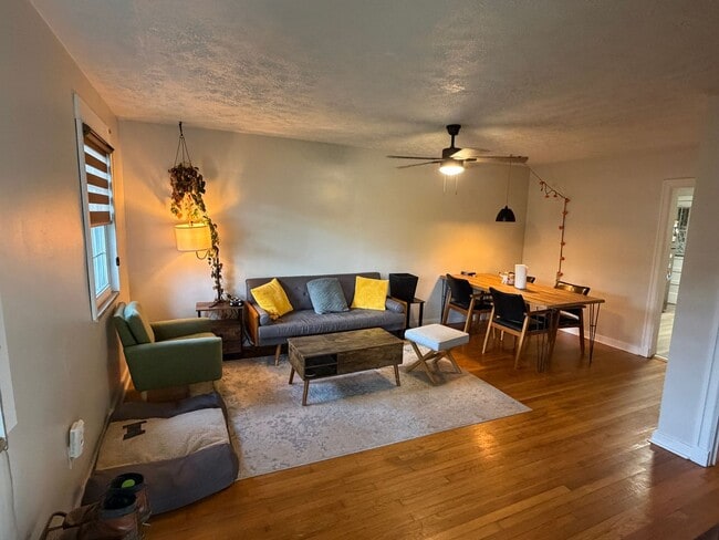 Photo - 306 N 11th St Unit Apt B