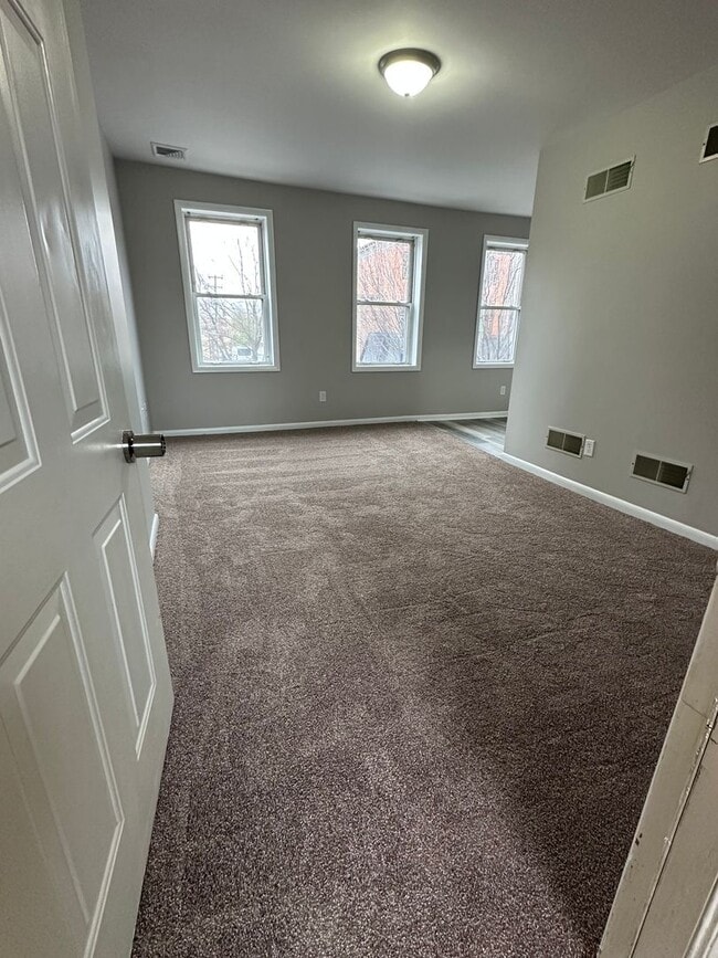 Building Photo - 363 Locust St Unit A