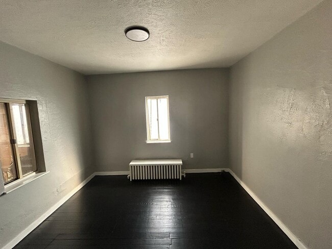 Photo - 3 bed 1 bath House for rent in Crafton!