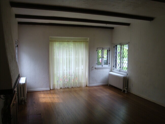 Sunken Living Room - 2206 E Stratford Ct Unit 1