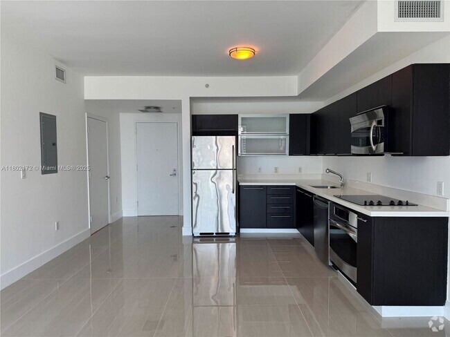 Building Photo - 90 SW 3rd St Rental