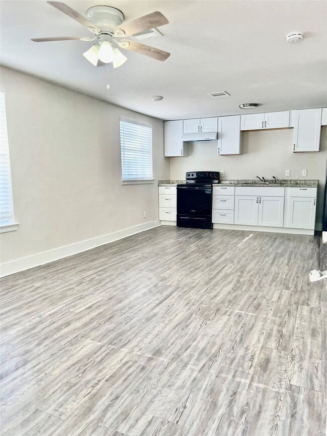 Photo - 21415 Russell Dr