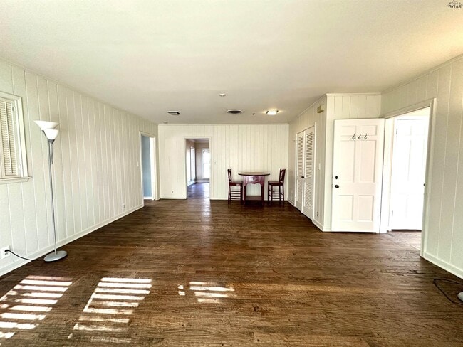 Photo - 2409 Ellingham