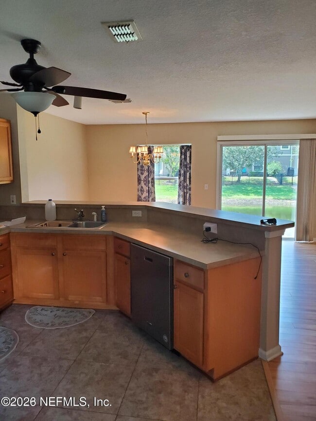 Photo - 1625 Vineland Cir