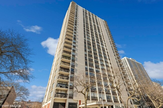 Building Photo - 1455 N Sandburg Terrace Unit 2903