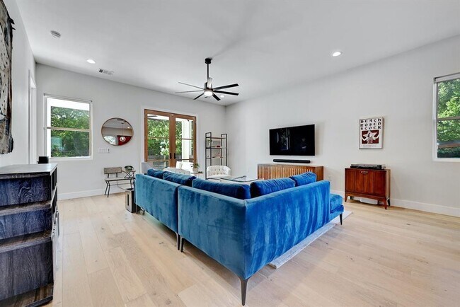 Photo - 4707 Craigwood Dr House