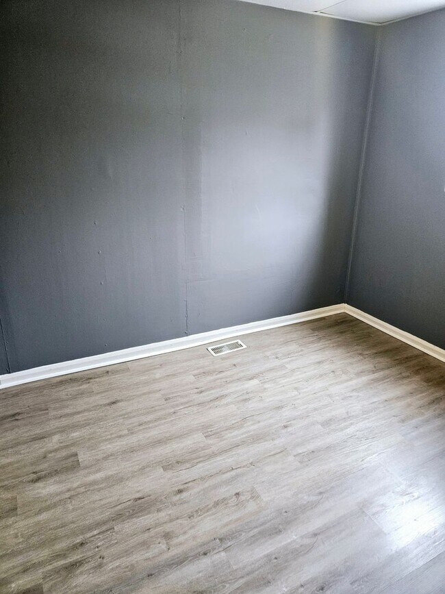 Singlestory 2 bedroom home amidst shoppin... House Rental in Belpre